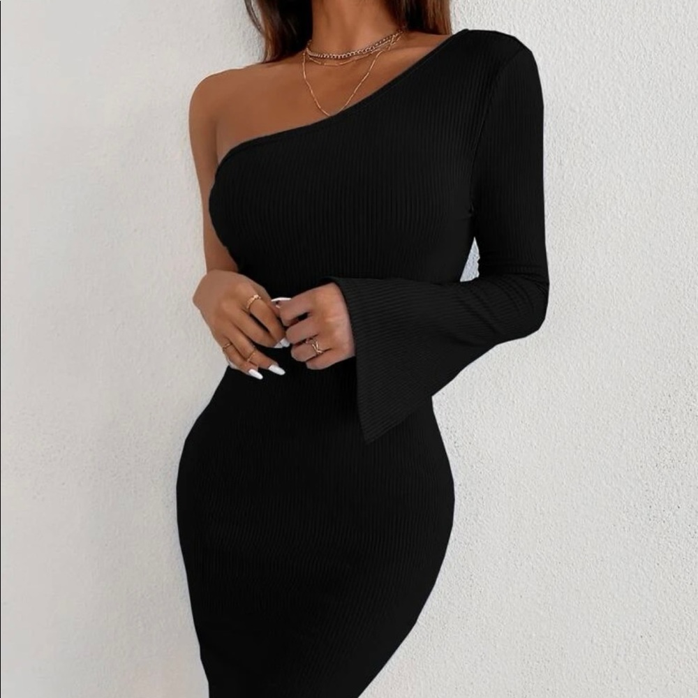 One Shoulder Split Cuff Bodycon Dress